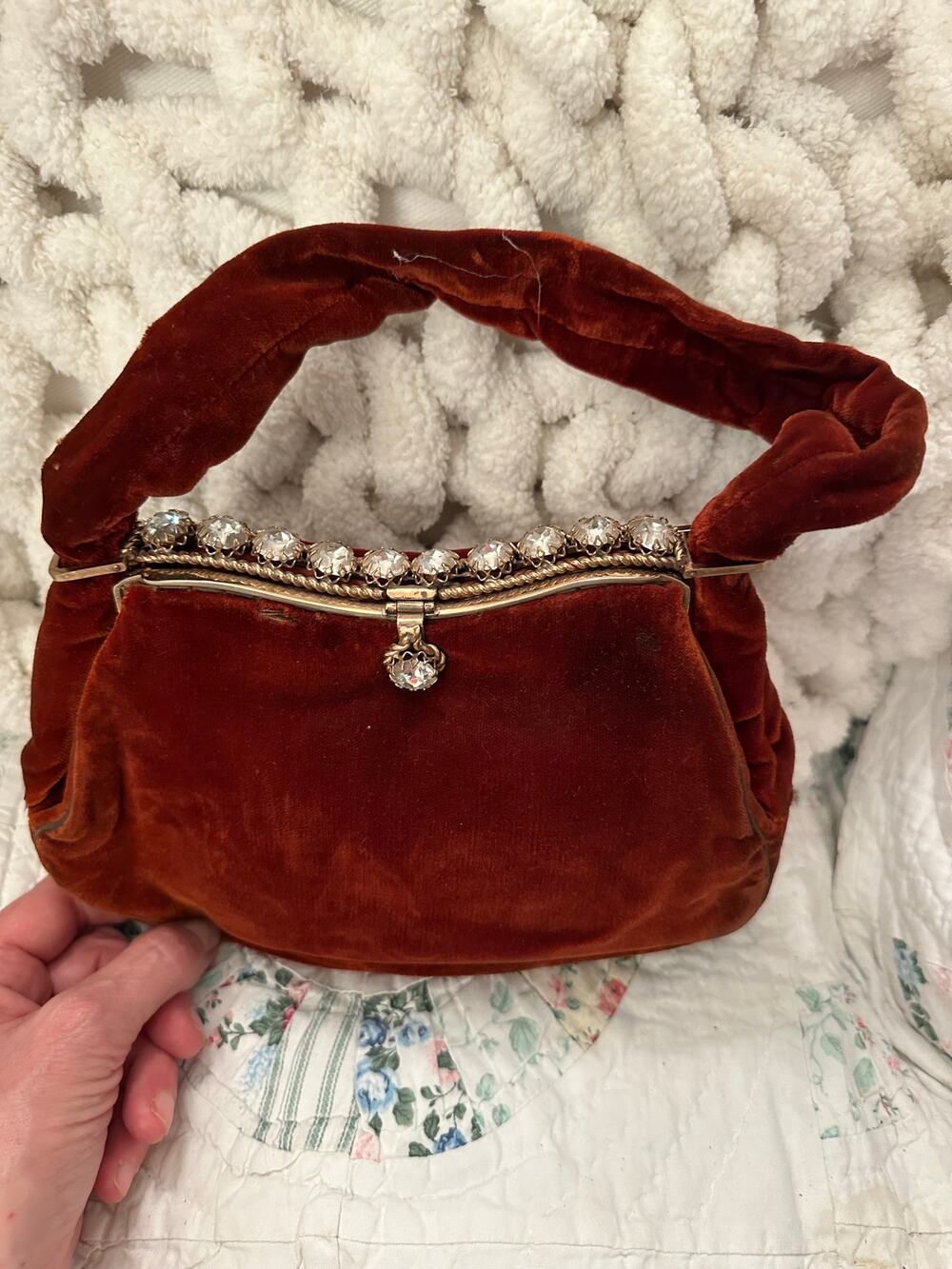 VINTAGE OUTSTANDING JOLLES ORIGINAL BURGUNDY VELVET JEWELED FRAME BAG -